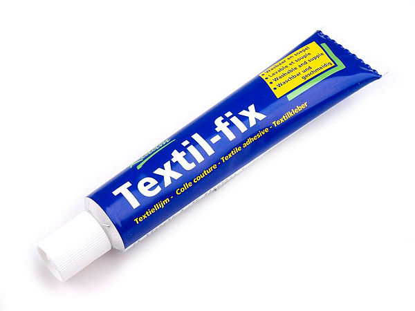 Lepidla a lepící pásky